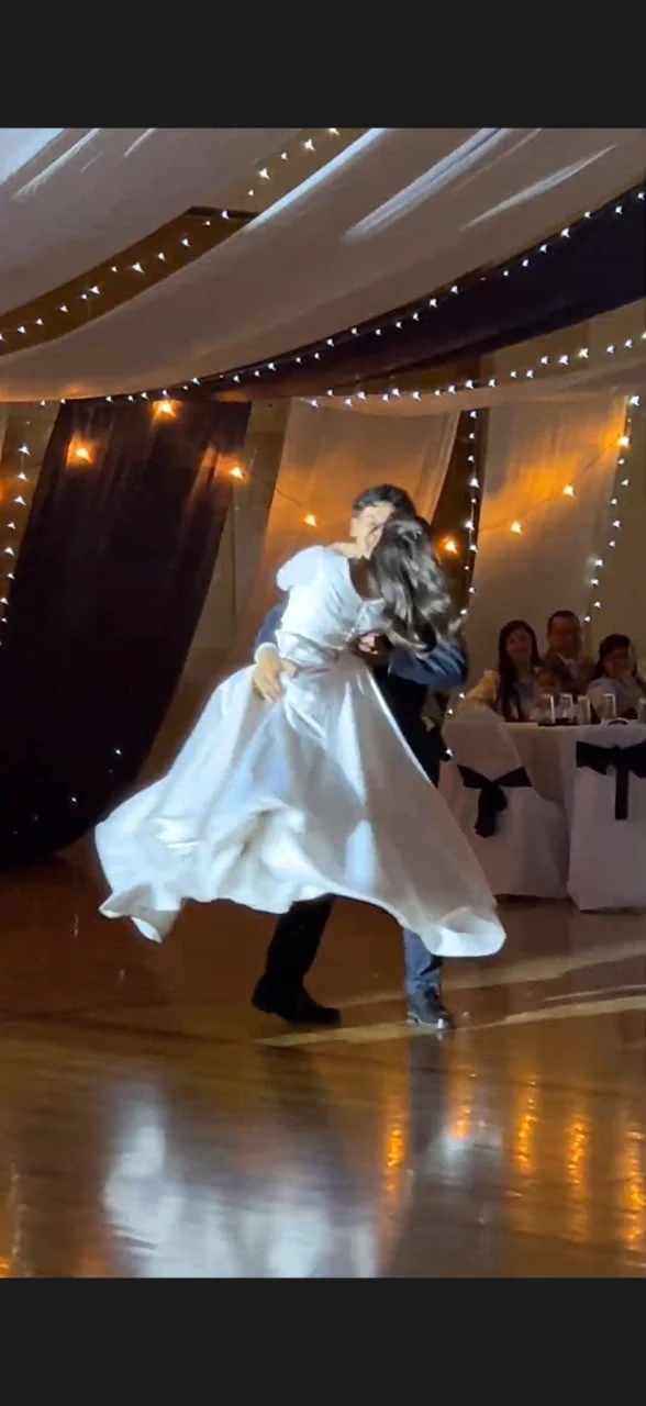 Iván y Viña celebran con su primer baile